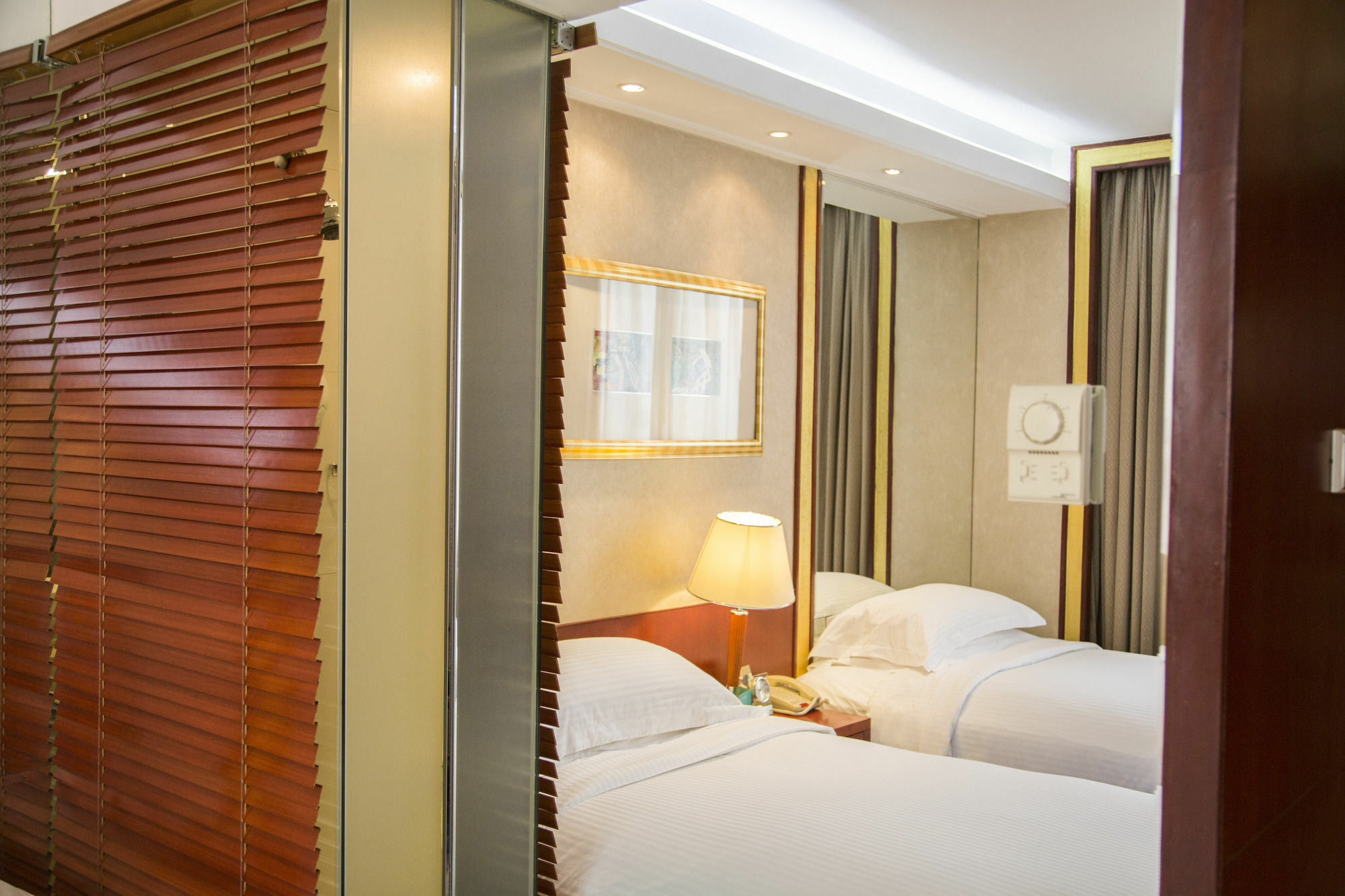 Grand Mercure Xian On Renmin Square Экстерьер фото